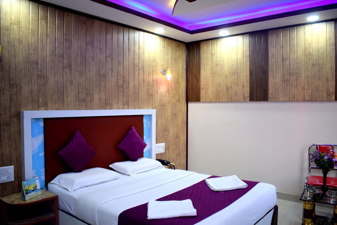 Hotel Kaveri Palace ไมซอร์ ภายนอก รูปภาพ