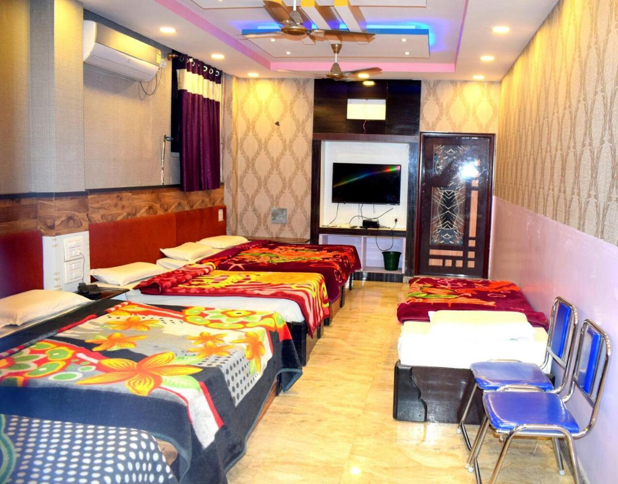 Hotel Kaveri Palace ไมซอร์ ภายนอก รูปภาพ